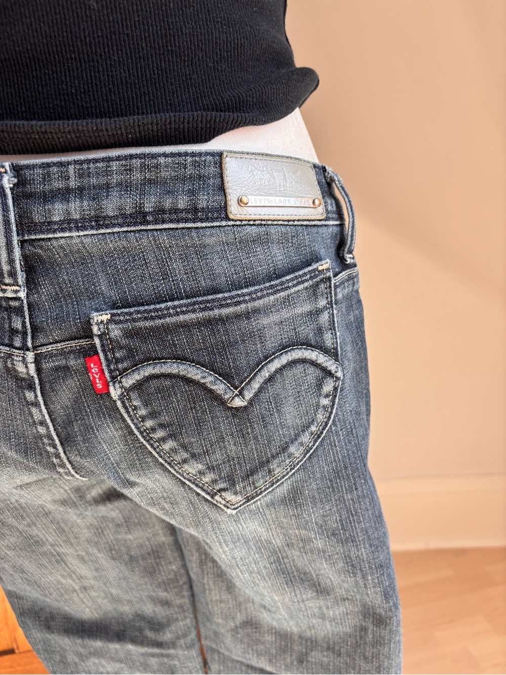 Levi’s Lady Style Heart Pocket Jeans 💌 - Picture 5 of 8